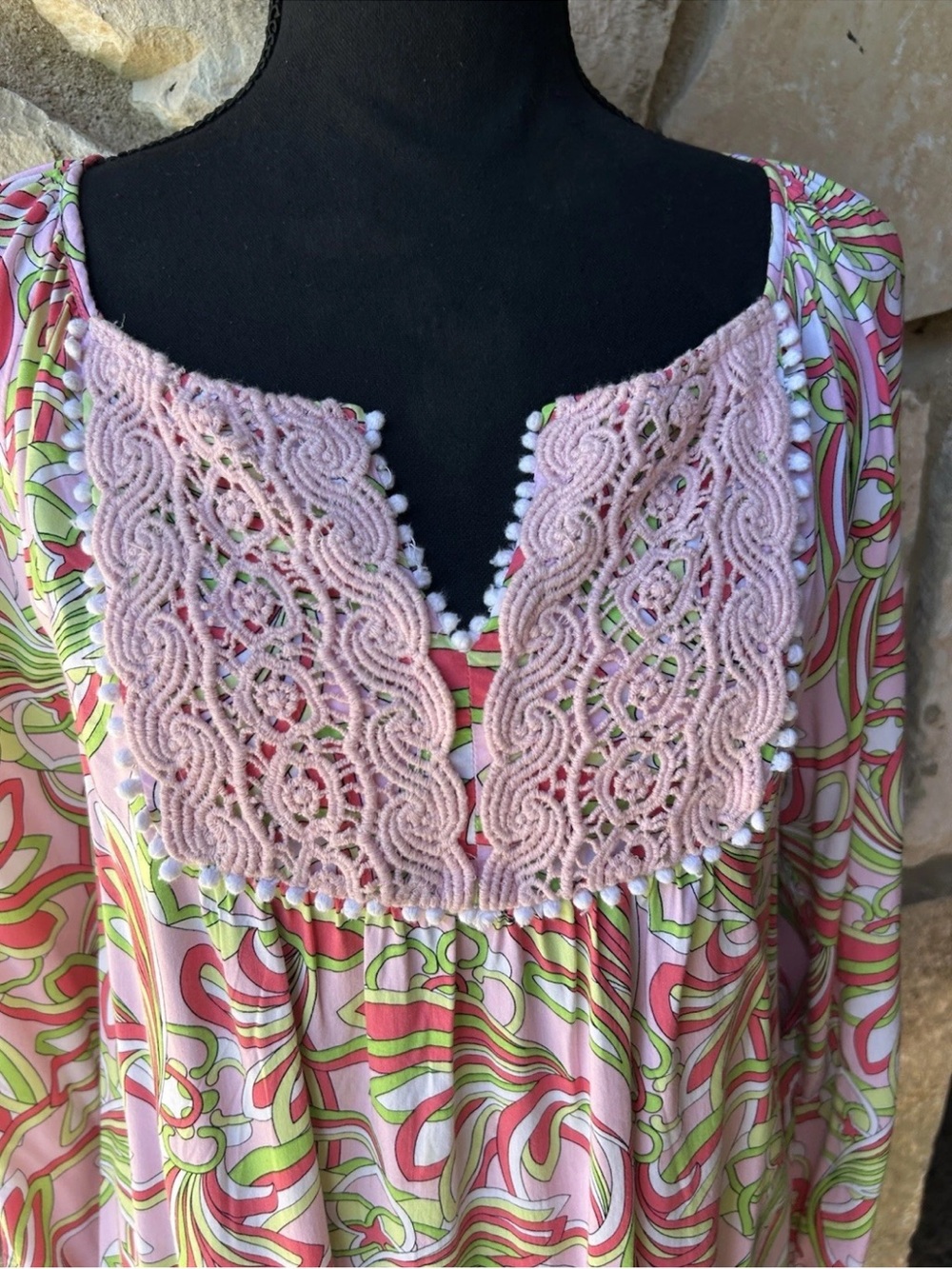 Crown & Ivy Tunic Top Size Medium Pink Green Floral Crochet Trim Ball Fringe - Picture 2 of 11